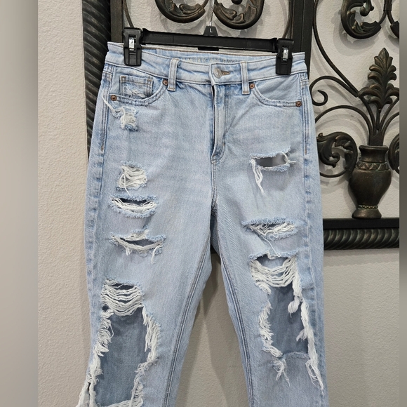 American Eagle Outfitters Light Blue Mom Jeans - Picture 3 of 9